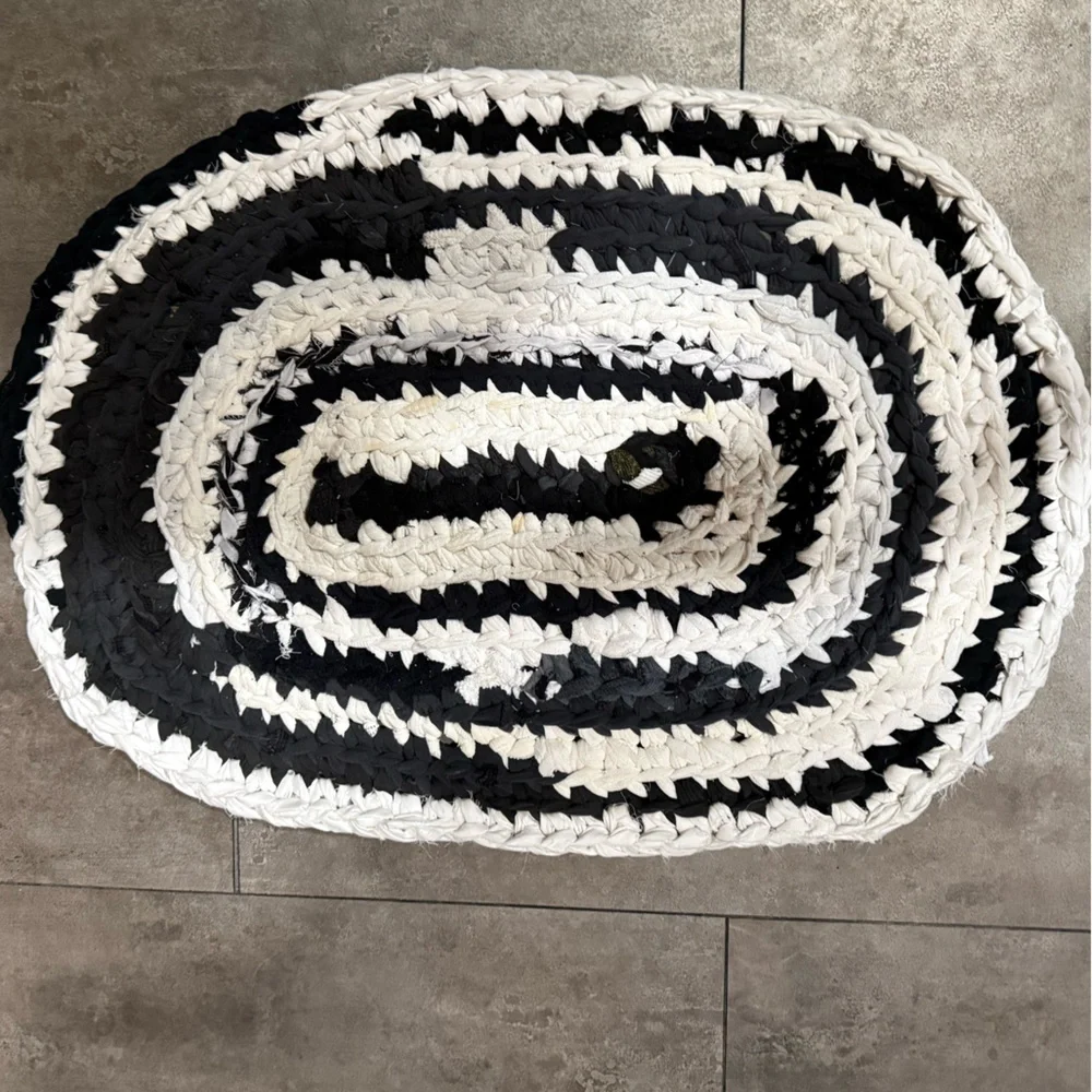 Handmade crocheted rug bathroom kitchen mat 19x26in oval